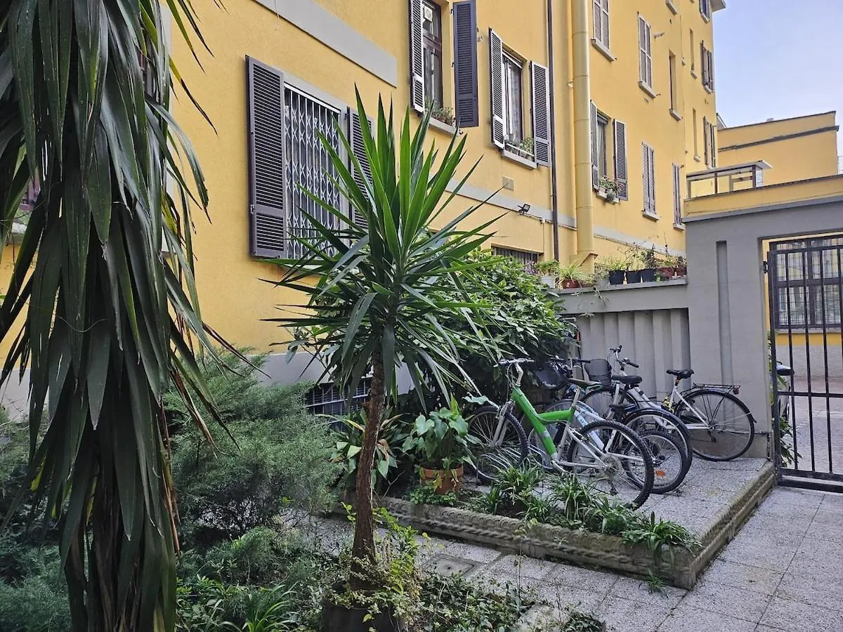 Comfortable Flat Inside Isola And Garibaldi District Milánó Apartman